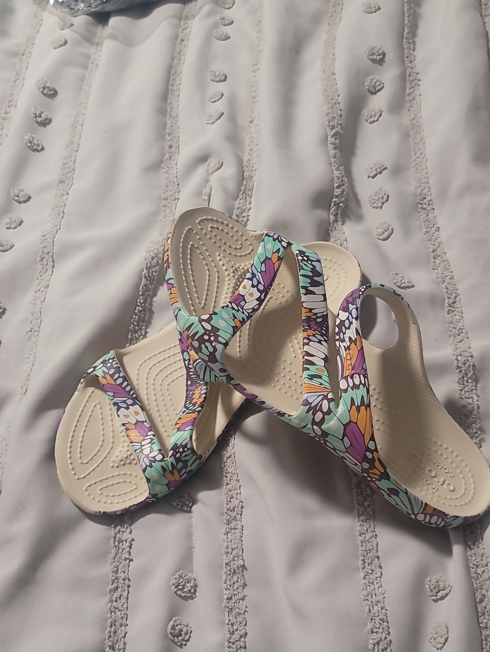 Crocs Women's Kadee II Butterfly Graphic Strappy Sandals like brand new 9 - Picture 2 of 5